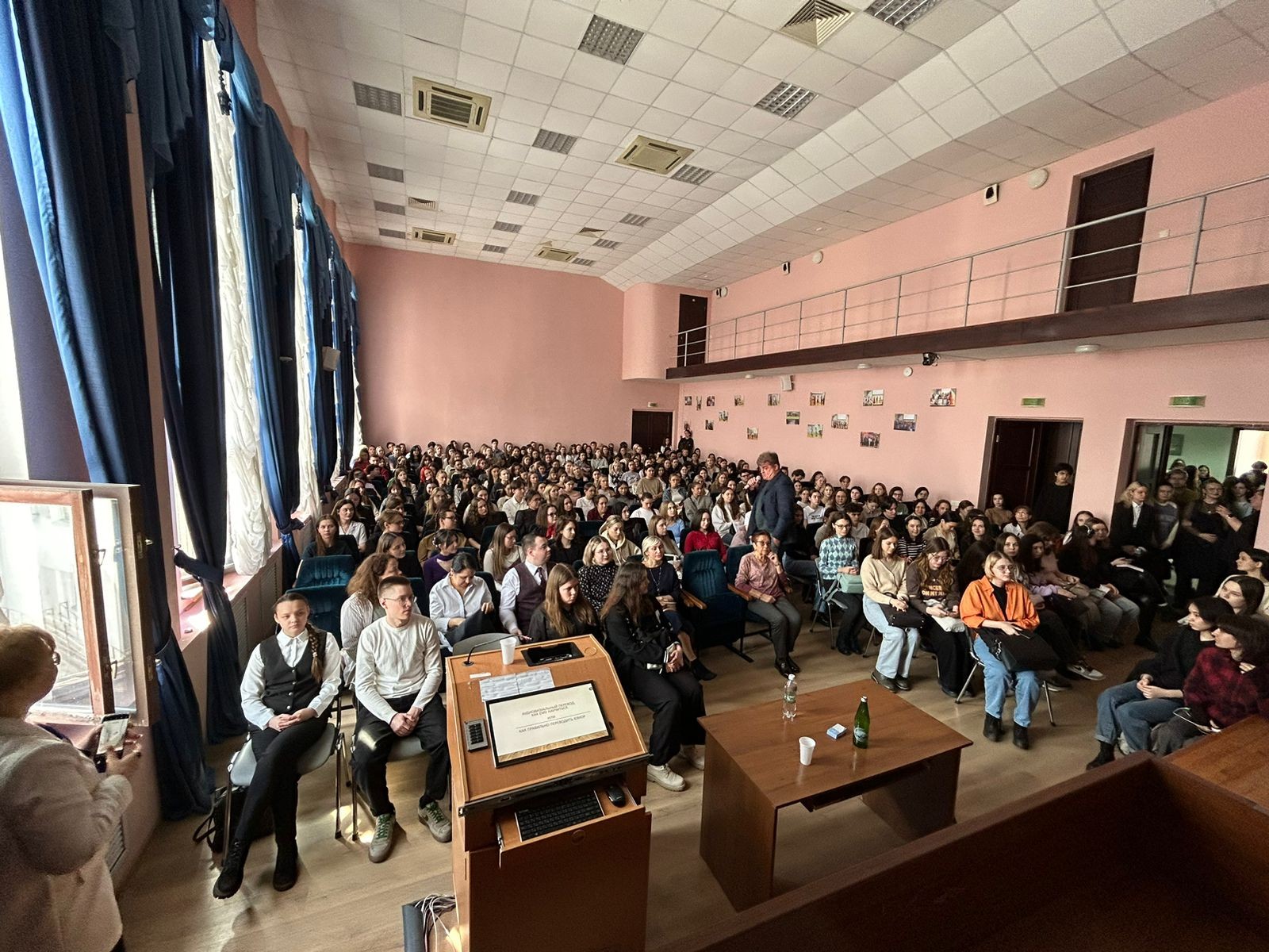 Преподаватели перевода и студенты-лингвисты на VI Весенней школе перевода Преподаватели перевода и студенты-лингвисты на VI Весенней школе перевода