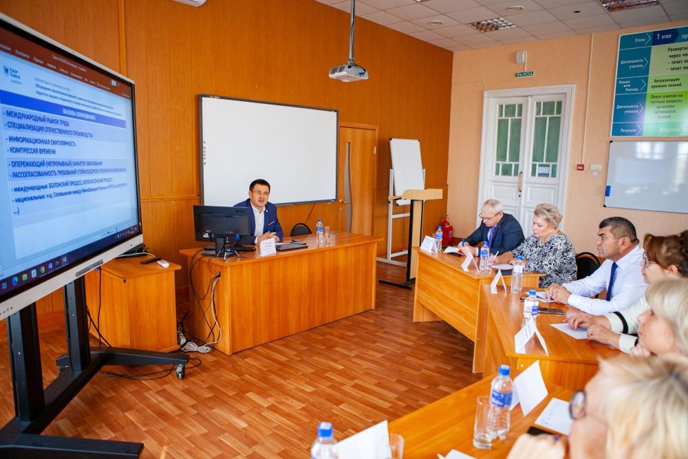 В Елабужском институте КФУ прошел семинар на тему 'Обсуждение перспективных программ повышения квалификации педагогов профессионального образования и обучения' В Елабужском институте КФУ прошел семинар на тему 'Обсуждение перспективных программ повышения квалификации педагогов профессионального образования и обучения'