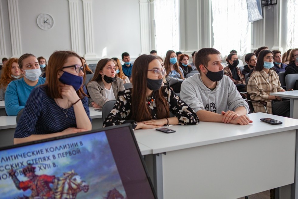 Студенты Елабужского института посетили открытую лекцию 'Военно-политические коллизии в южнорусских степях в XVII веке'