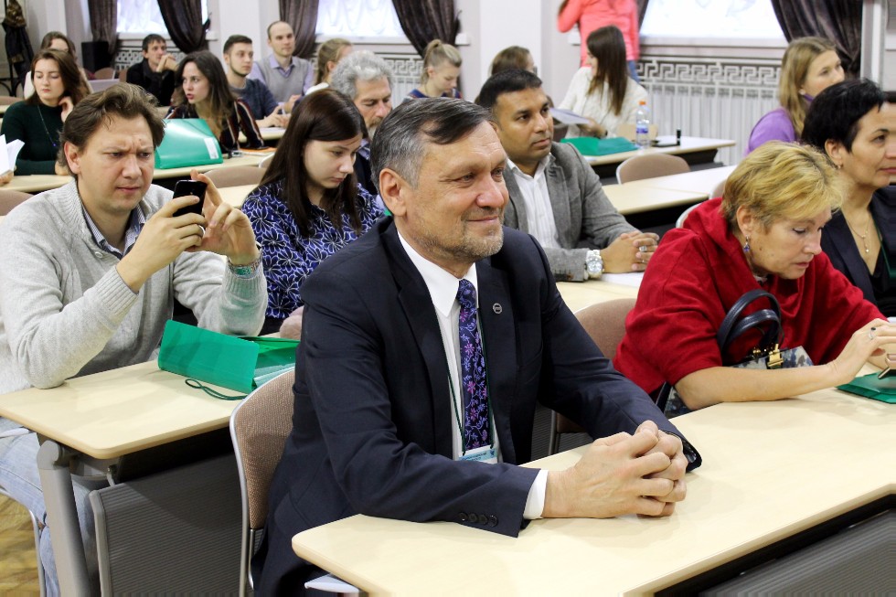 �������-������