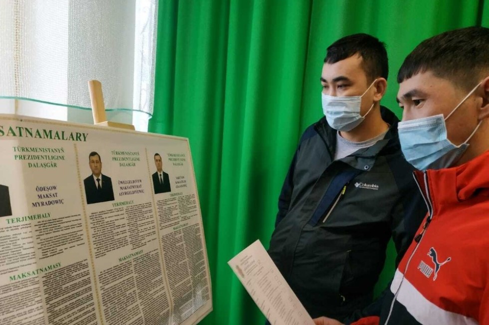 Студенты-иностранцы Елабужского института КФУ приняли участие во внеочередных выборах президента Туркменистана Студенты-иностранцы Елабужского института КФУ приняли участие во внеочередных выборах президента Туркменистана