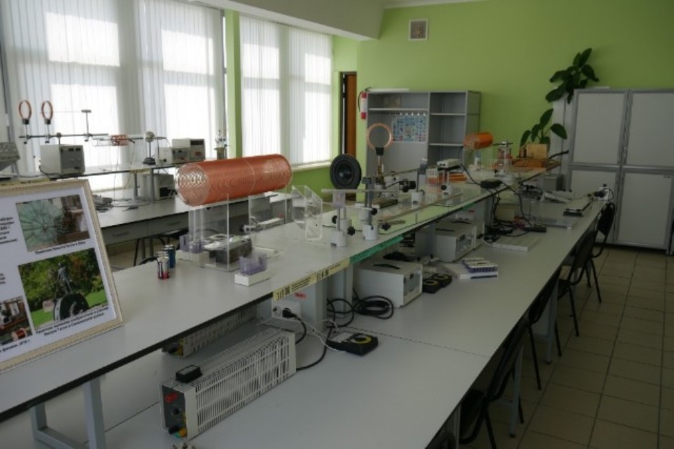 Practice on electricity and magnetism (laboratories �� 606, 607)