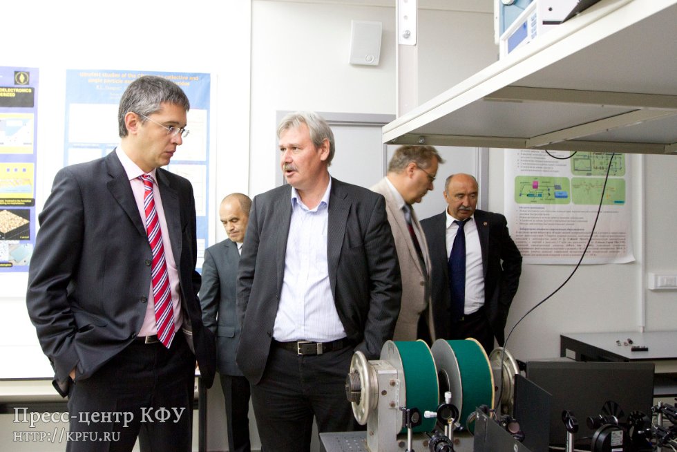 Александр Повалко ознакомился с ходом подготовки дорожной карты повышения конкурентоспособности КФУ Александр Повалко ознакомился с ходом подготовки дорожной карты повышения конкурентоспособности КФУ