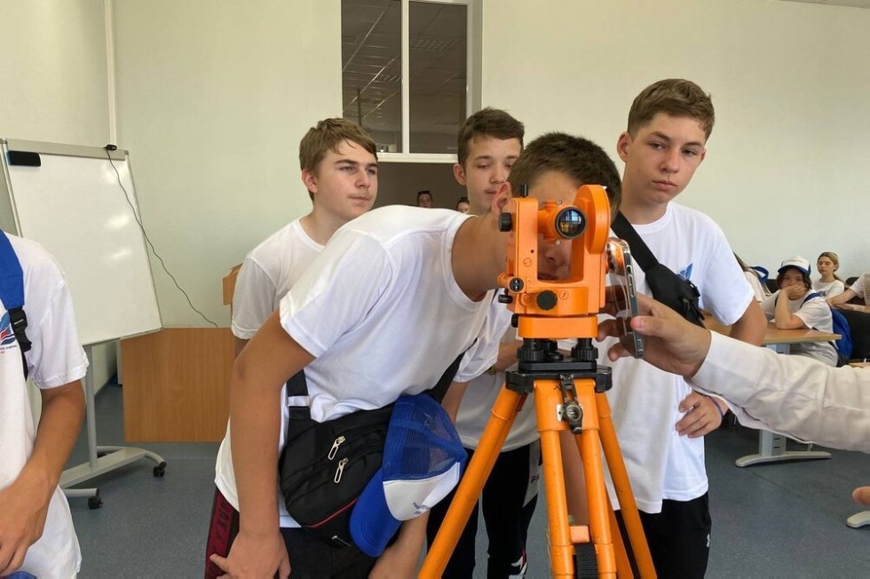 Университетская смена 'Вместе ? целая страна' отправилась в Набережные Челны Университетская смена 'Вместе ? целая страна' отправилась в Набережные Челны