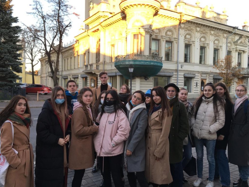 Знакомство с миром университетского двора для культурологов Знакомство с миром университетского двора для культурологов