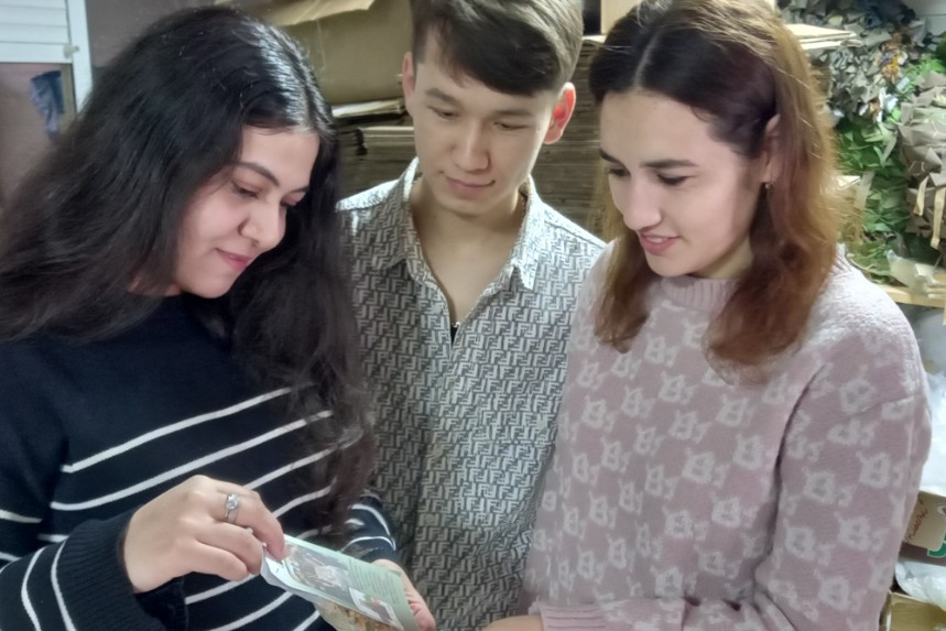 Кураторский час с группой е3413: Плетение маскировочных сетей для СВО Кураторский час с группой е3413: Плетение маскировочных сетей для СВО