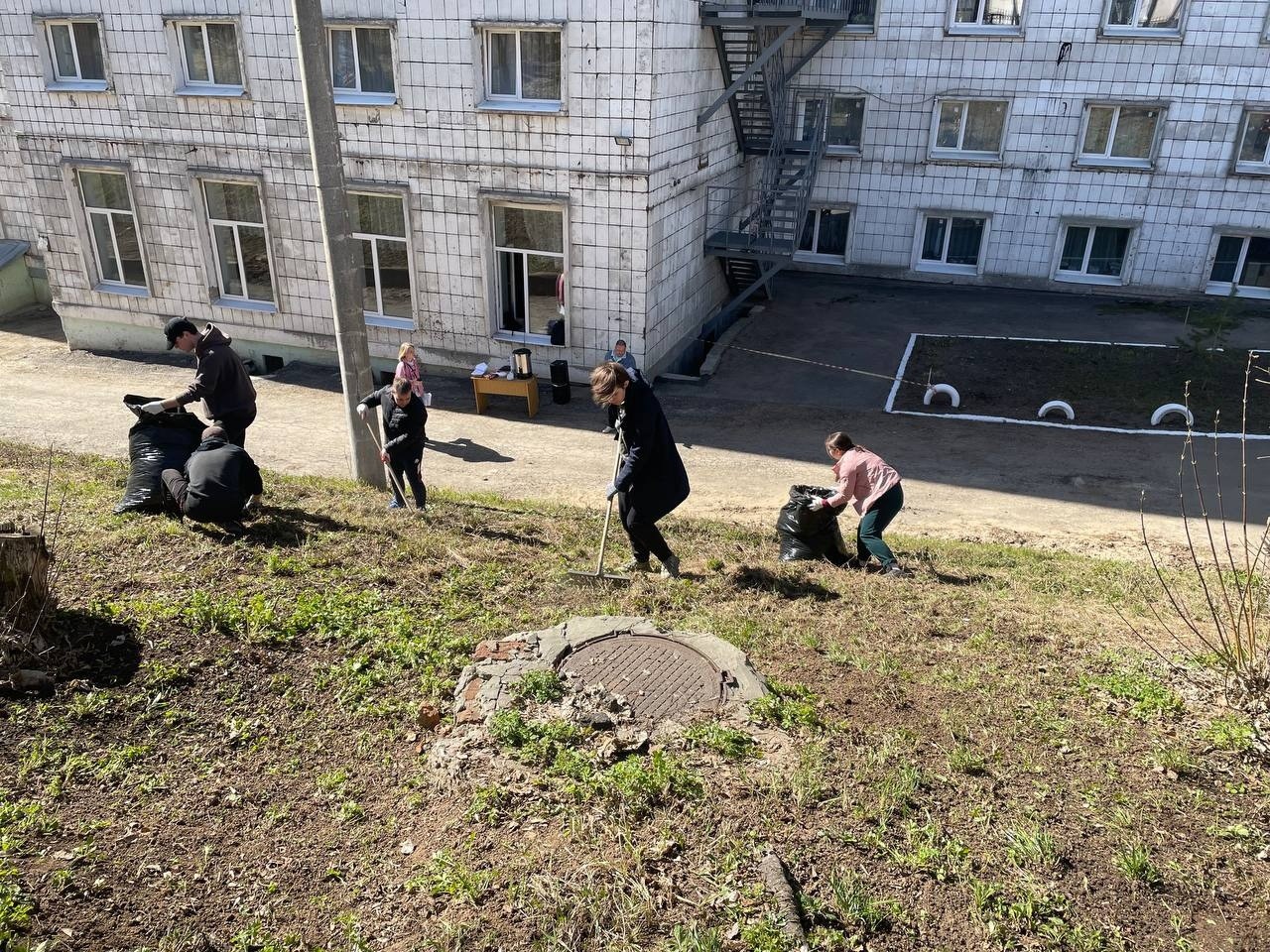 В Студенческом городке прошли первые субботники В Студенческом городке прошли первые субботники