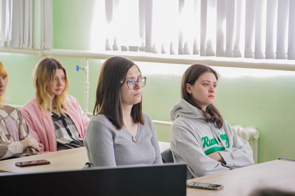 Учителя иностранного языка были приглашены на встречу со студентами Учителя иностранного языка были приглашены на встречу со студентами