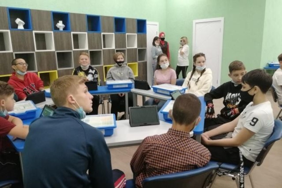 Робот за час: знакомство с робототехникой в ДНК Робот за час: знакомство с робототехникой в ДНК