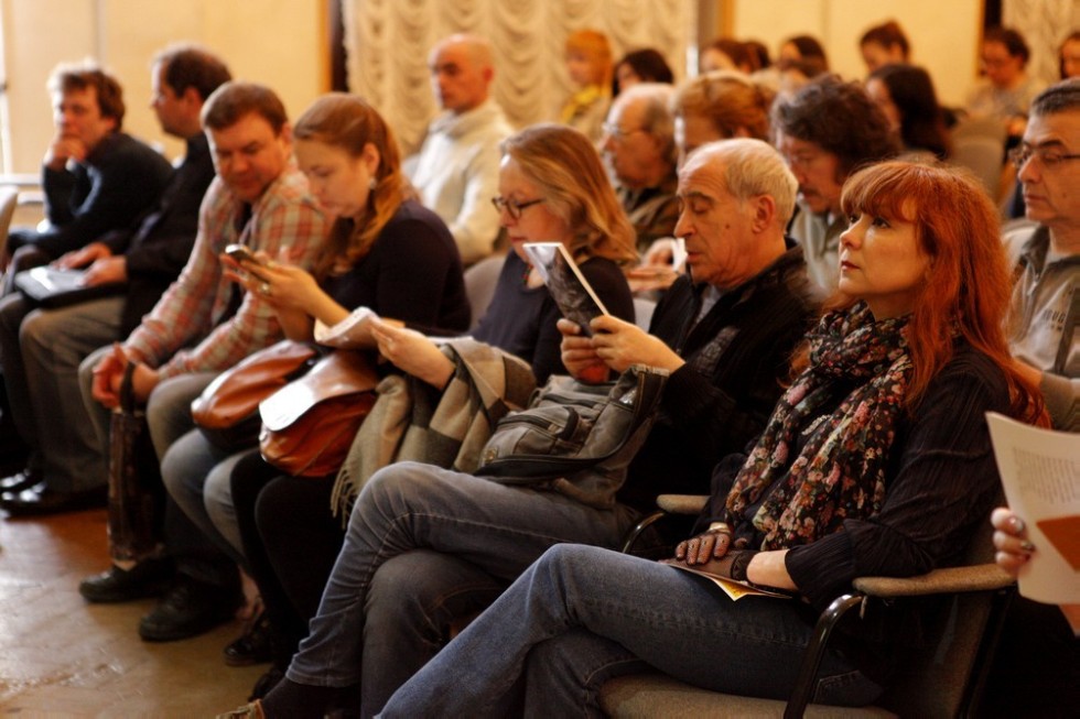 Общество живых поэтов на сцене Елабужского института КФУ Общество живых поэтов на сцене Елабужского института КФУ