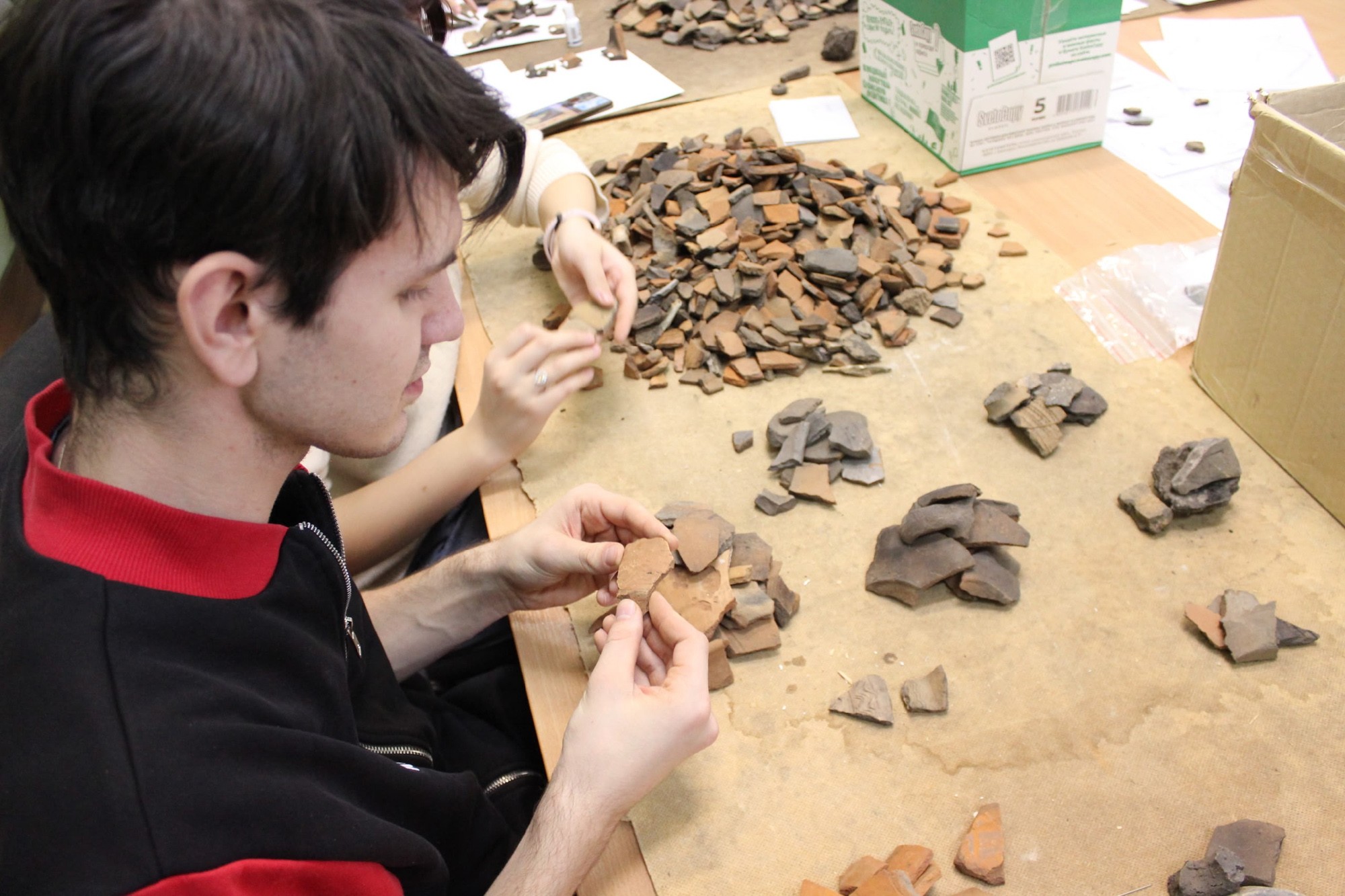 Камеральную обработку керамики проводят в Елабужском институте КФУ Камеральную обработку керамики проводят в Елабужском институте КФУ