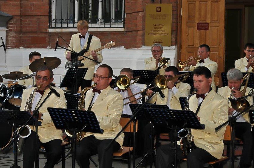 День второй: официальное открытие фестиваля День второй: официальное открытие фестиваля