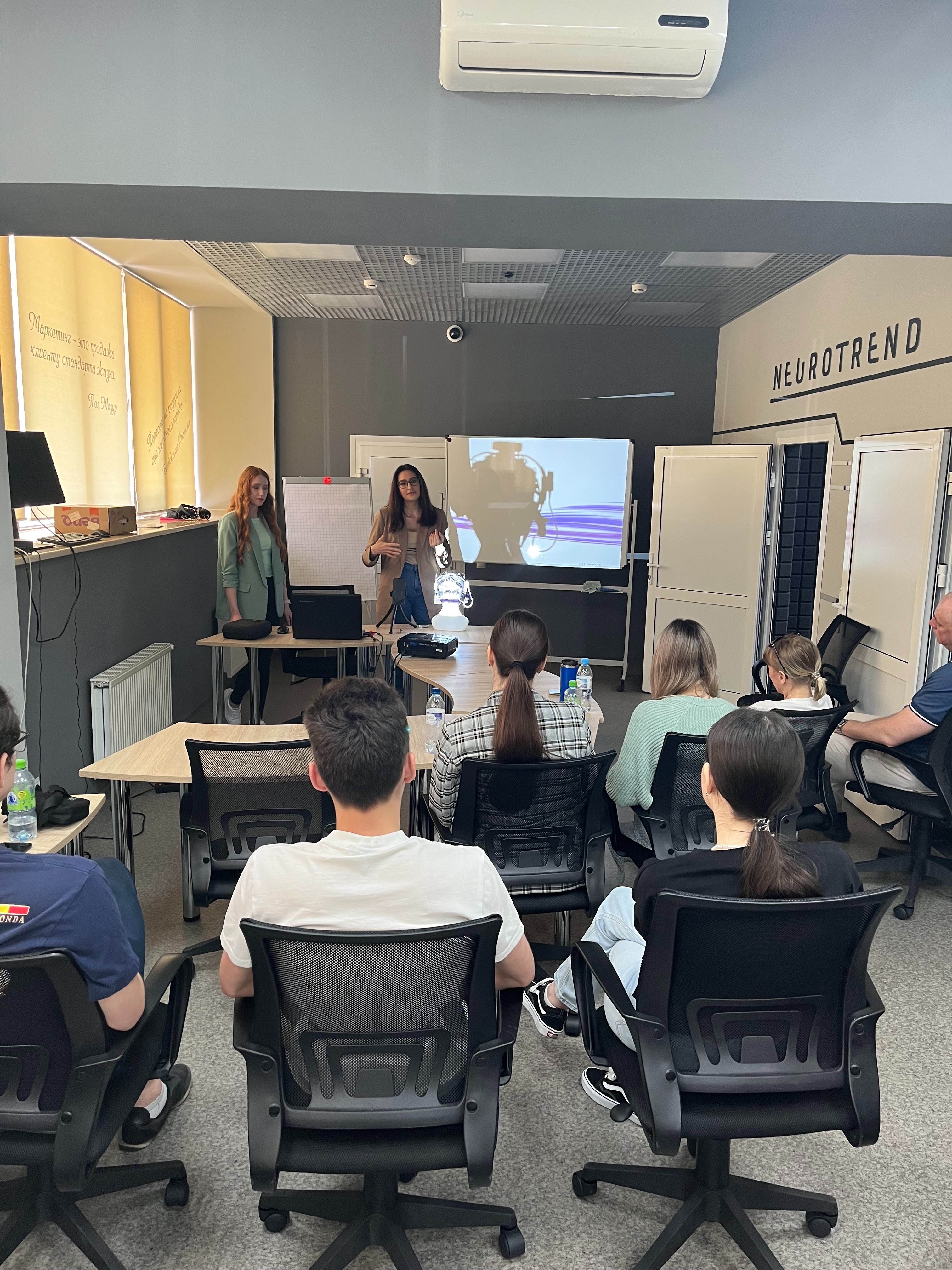 17 мая в лаборатории 'Нейролаб' прошла конференция 'Маркетинг и общество' в рамках форума 'Экономика в меняющемся мире' 17 мая в лаборатории 'Нейролаб' прошла конференция 'Маркетинг и общество' в рамках форума 'Экономика в меняющемся мире'