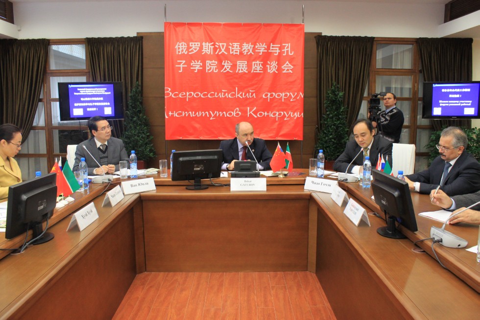 ����������