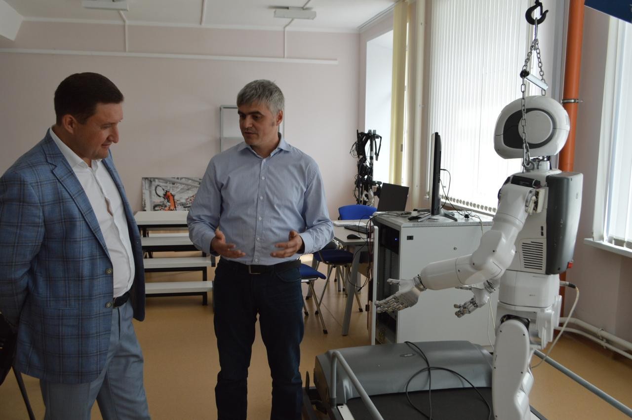 Генеральный директор ООО ИЦ 'Энергопрогресс' Гараев Алмаз Лябисович посетил Инженерный институт КФУ Генеральный директор ООО ИЦ 'Энергопрогресс' Гараев Алмаз Лябисович посетил Инженерный институт КФУ