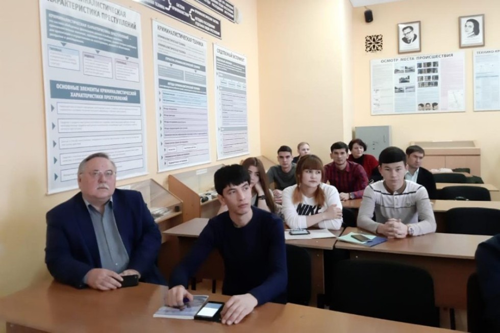 В Елабужском институте КФУ состоялась неделя юридической науки В Елабужском институте КФУ состоялась неделя юридической науки