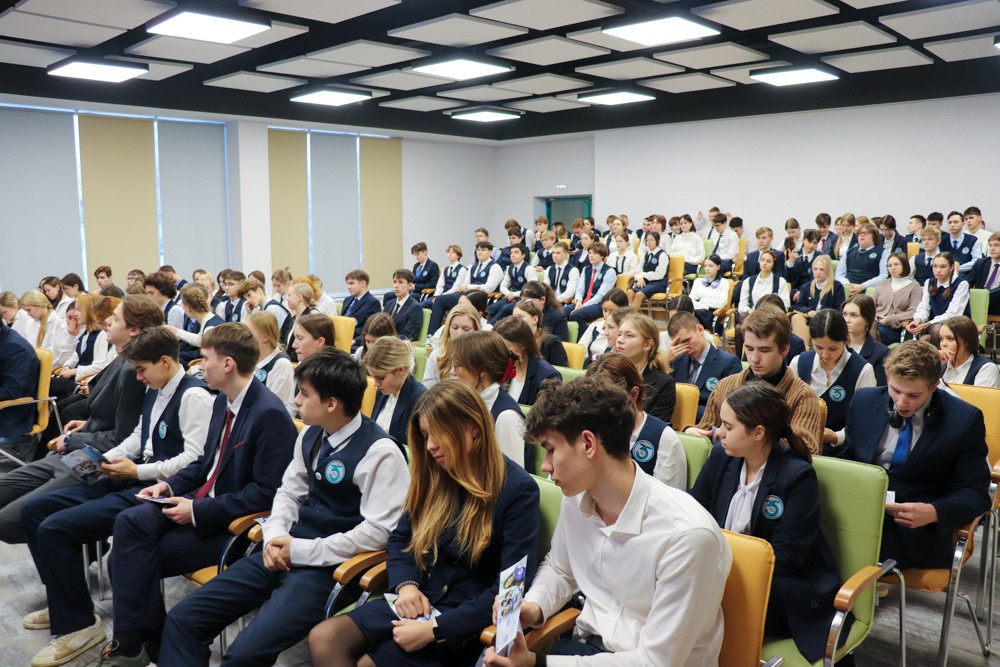 Профориентационный десант Елабужского института с энтузиазмом начал свою работу, открывая двери в мир будущего для школьников! Профориентационный десант Елабужского института с энтузиазмом начал свою работу, открывая двери в мир будущего для школьников!