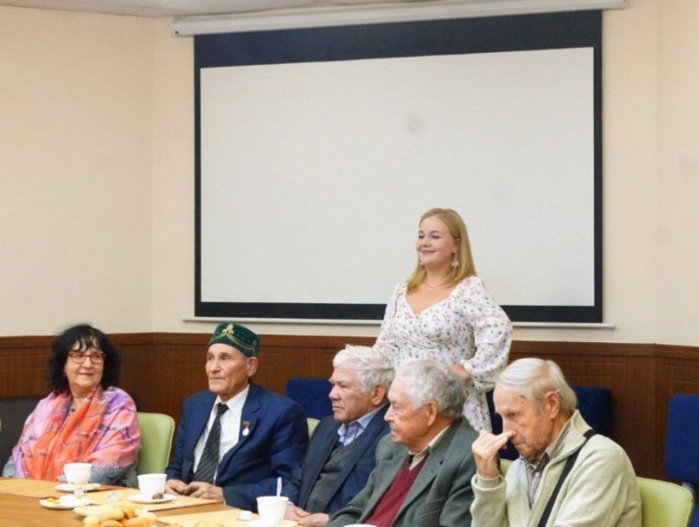 В ИФМК состоялась встреча с ветеранами института