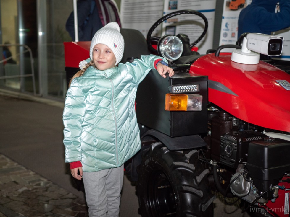 ИВМиИТ-ВМК показал свой трактор на 'PROНауке'