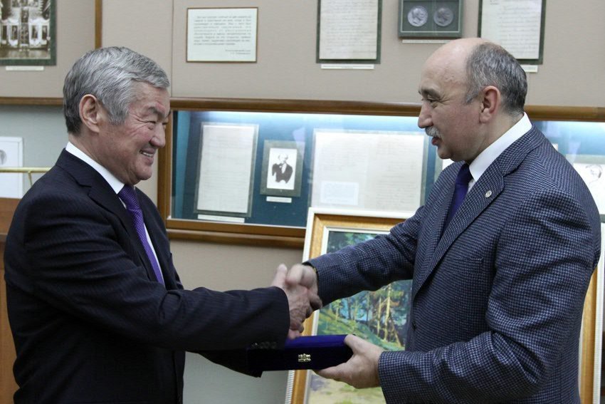 Akim of the East Kazakhstan region Berdybek Saparbayev visited KFU