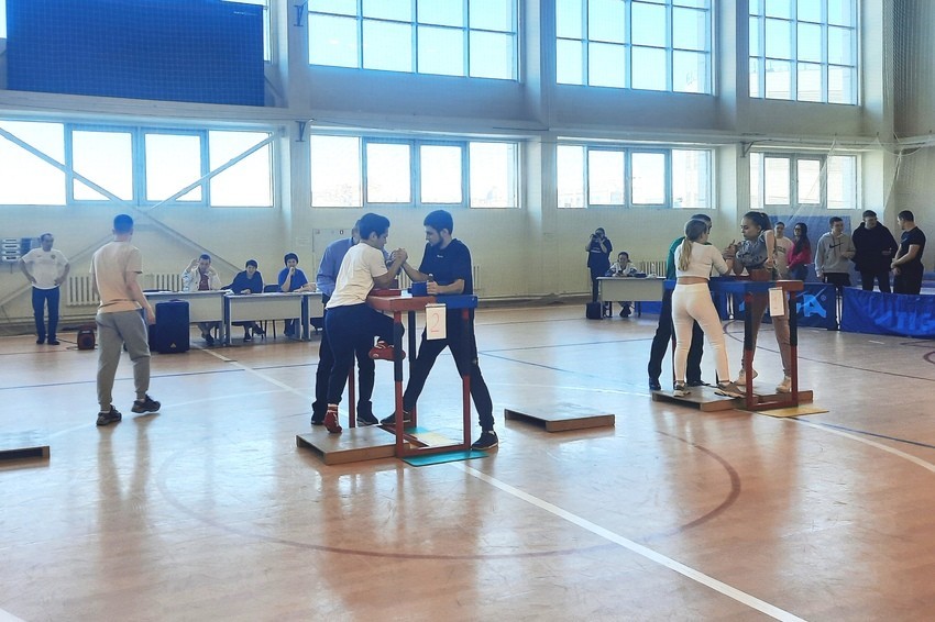 Победителями Спартакиады студентов и аспирантов КФУ по армрестлингу стали студенты Елабужского института КФУ Победителями Спартакиады студентов и аспирантов КФУ по армрестлингу стали студенты Елабужского института КФУ