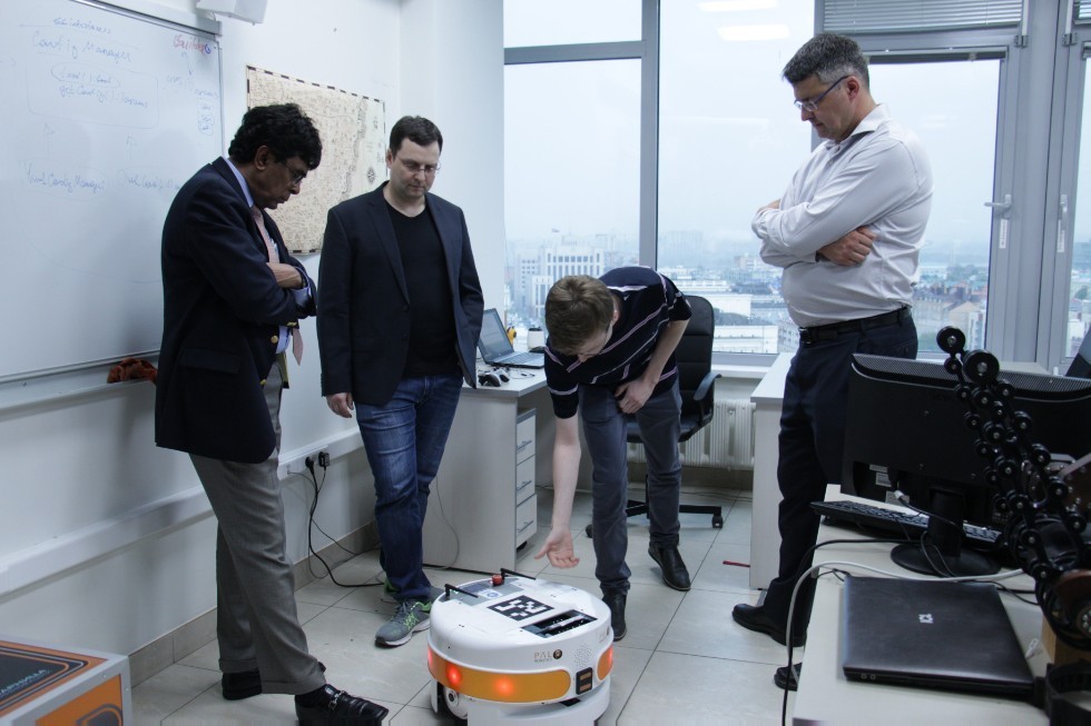 Лабораторию интеллектуальных робототехнических систем посетили представители YTCA America Inc. Лабораторию интеллектуальных робототехнических систем посетили представители YTCA America Inc.