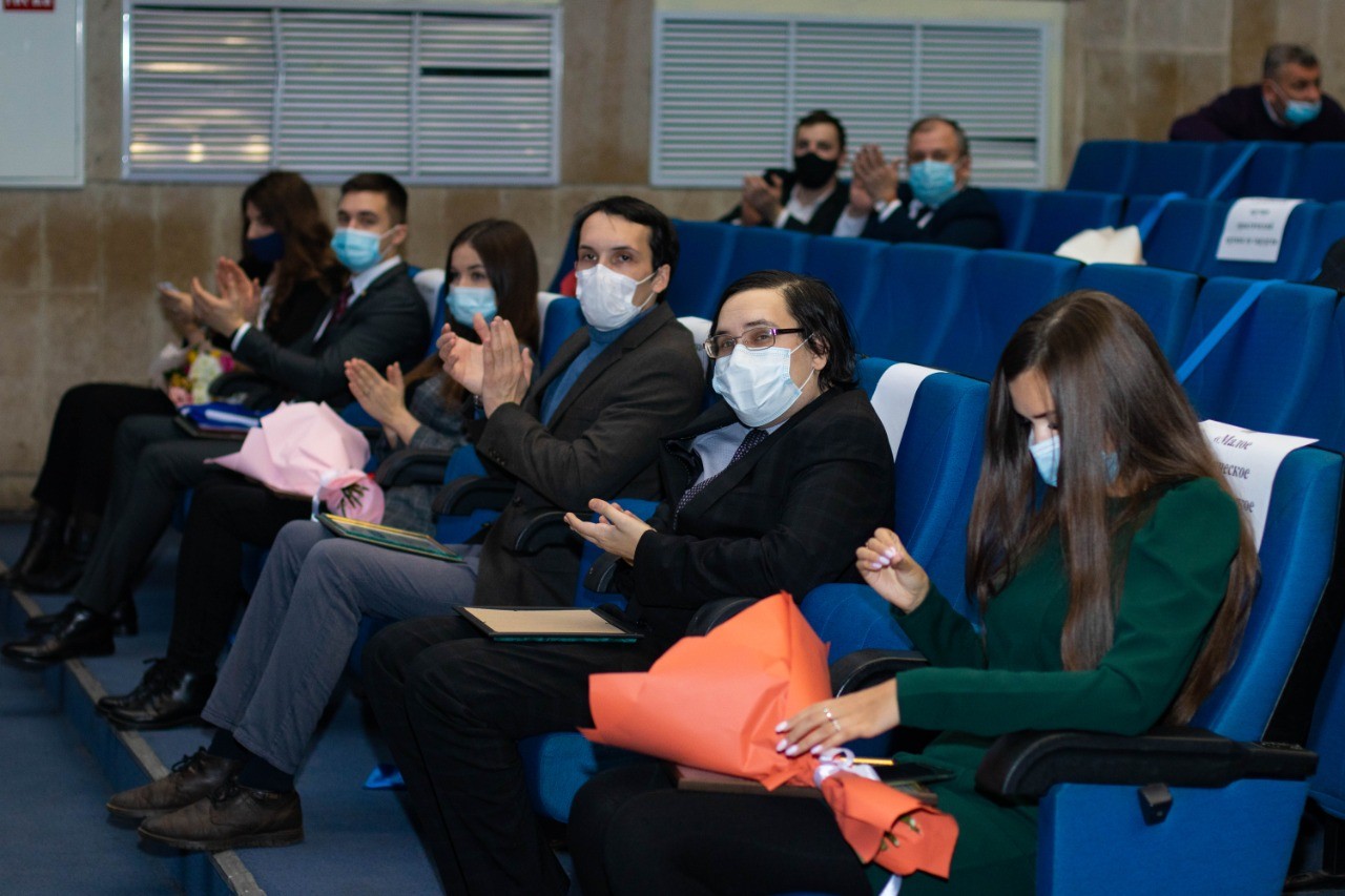 В КФУ наградили лучшие студенческие научные кружки В КФУ наградили лучшие студенческие научные кружки