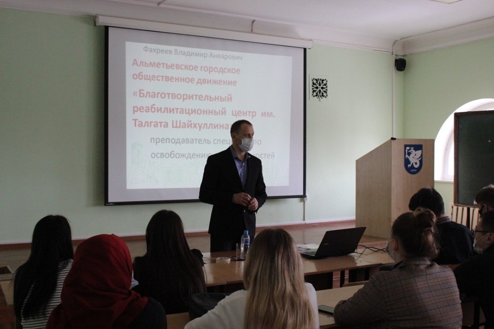 Владимир Фахреев провел профилактическую беседу о психоактивных веществах с первокурсниками ,Елабужский институт КФУ
