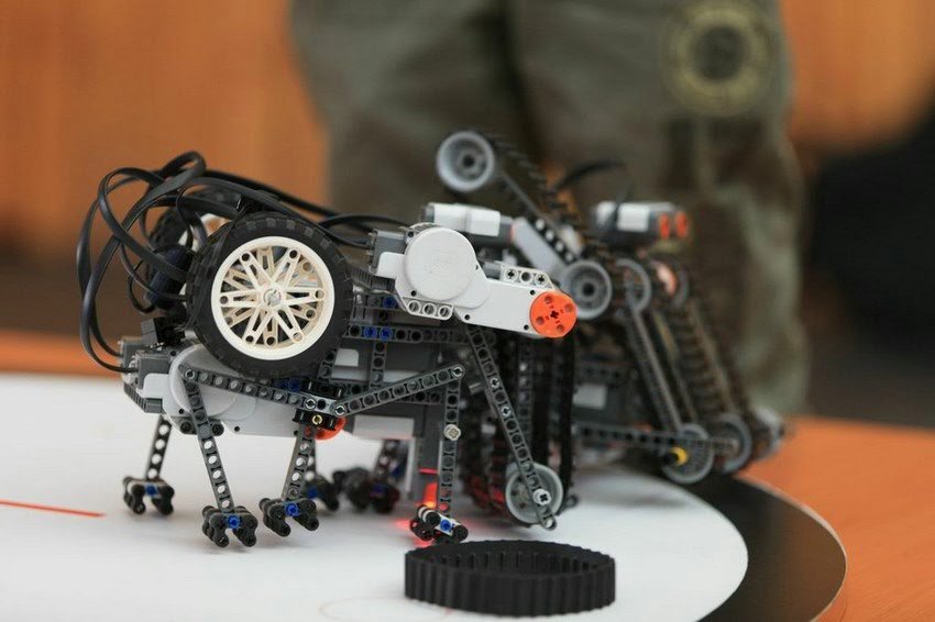 Соревнования по робототехнике Соревнования по робототехнике