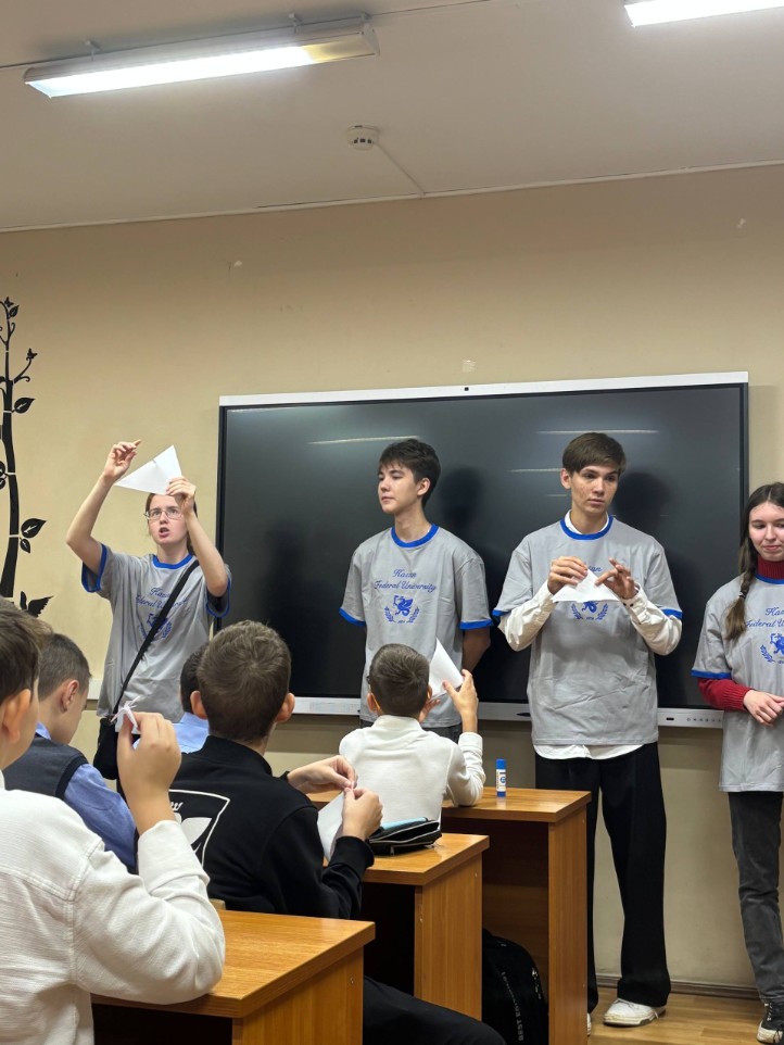 Волонтеры Института математики и механики имени Н.И.Лобачевского провели мастер-класс для учеников лицея Волонтеры Института математики и механики имени Н.И.Лобачевского провели мастер-класс для учеников лицея