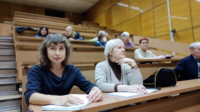 Студенты серебряного возраста изучают восточную генеалогию Студенты серебряного возраста изучают восточную генеалогию