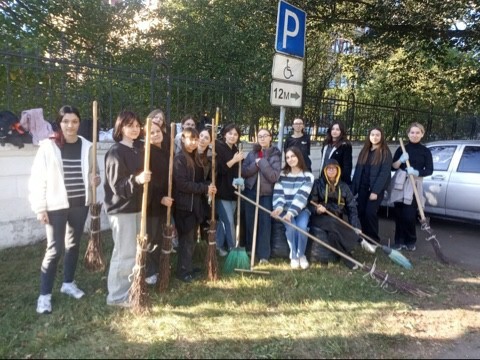 В рамках самых осенних недель обычно запланировано много общественно полезных мероприятий и акций, как локальных, так и широкомасштабных. Среди наиболее 'популярных' ? средники и субботники по уборке территорий. В рамках самых осенних недель обычно запланировано много общественно полезных мероприятий и акций, как локальных, так и широкомасштабных. Среди наиболее 'популярных' ? средники и субботники по уборке территорий.