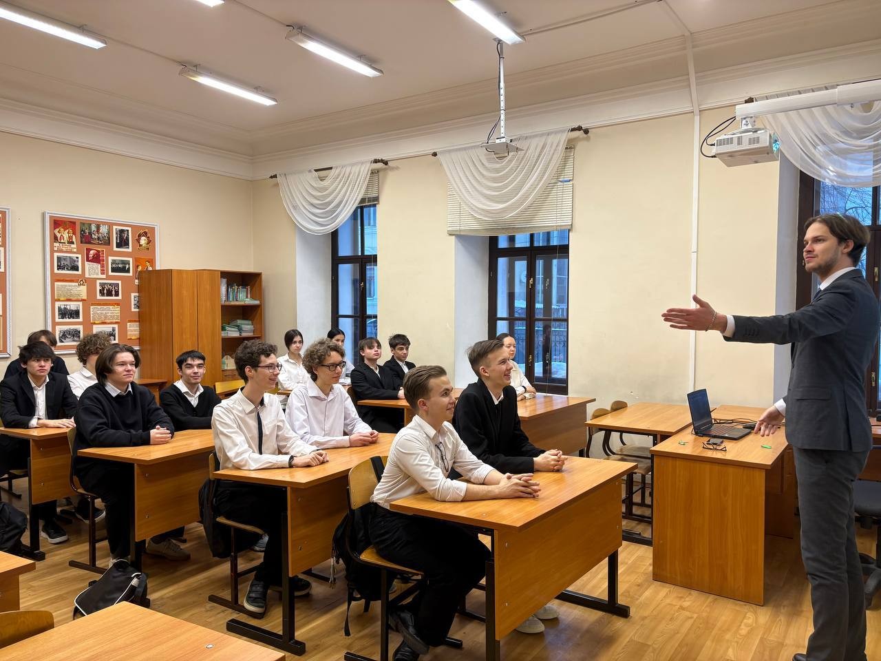 Разговоры о важном: 170 лет сквозь искусство Разговоры о важном: 170 лет сквозь искусство