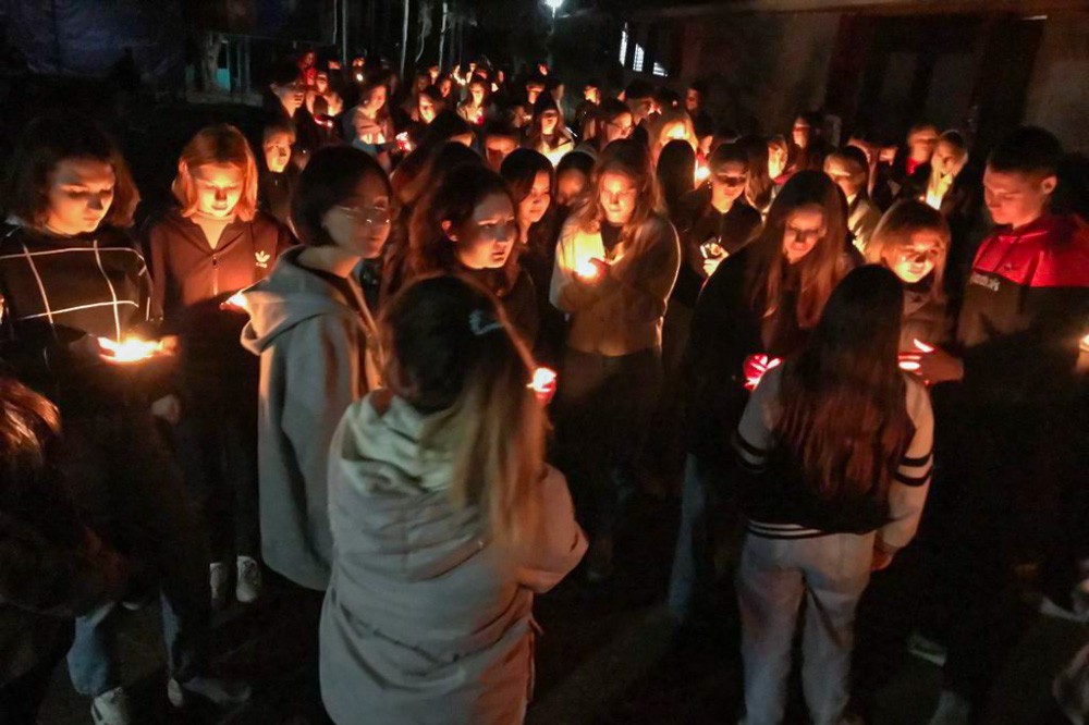 В Елабужском институте КФУ прошла акция в память о жертвах теракта в Беслане В Елабужском институте КФУ прошла акция в память о жертвах теракта в Беслане