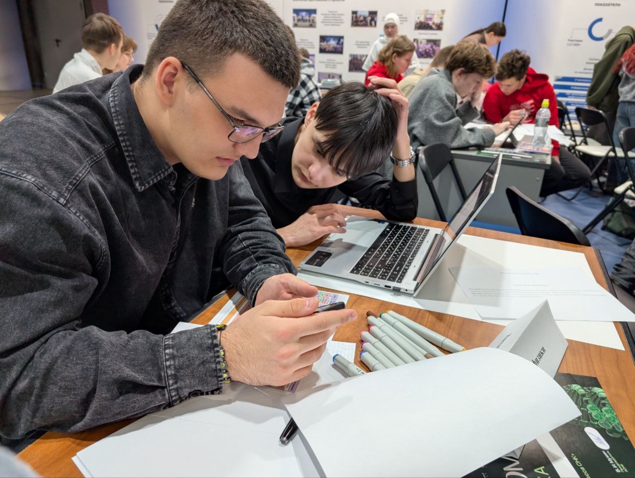 Команда Института физики показала блестящий результат в масштабной кейс-игре 'Территория знаний' Команда Института физики показала блестящий результат в масштабной кейс-игре 'Территория знаний'