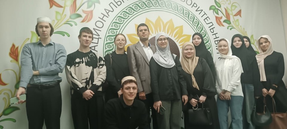 Студенты-теологи посетили мечеть Студенты-теологи посетили мечеть