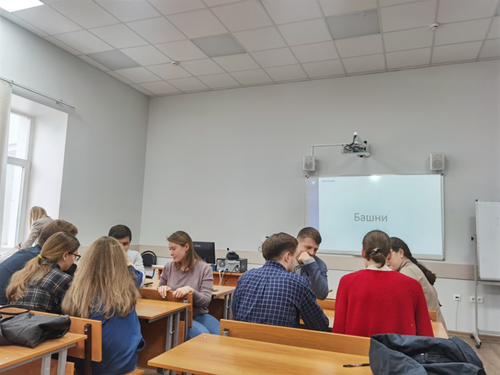 Куратор - дело не громкое, но звучит годами. Куратор - дело не громкое, но звучит годами.