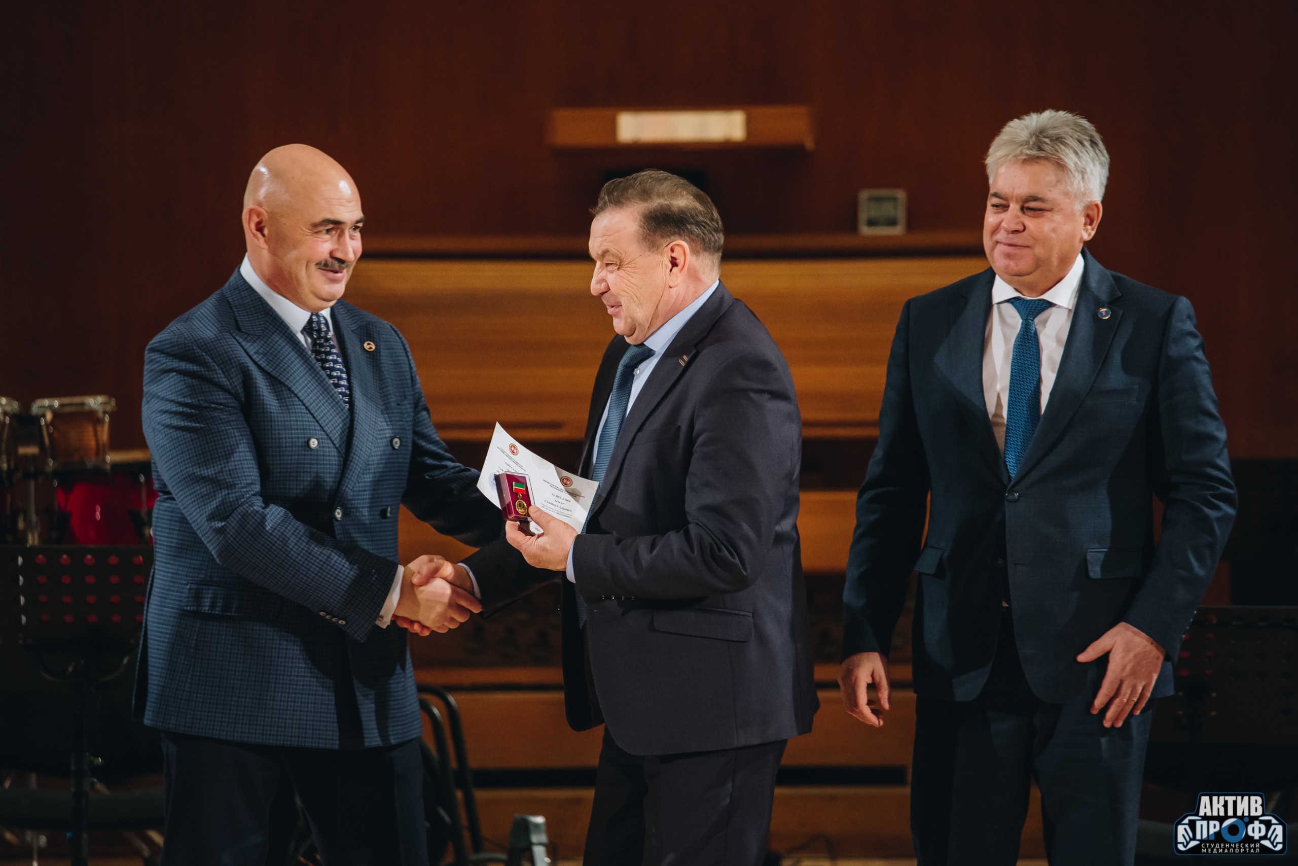 ��� 220 ���! � ��� �������!