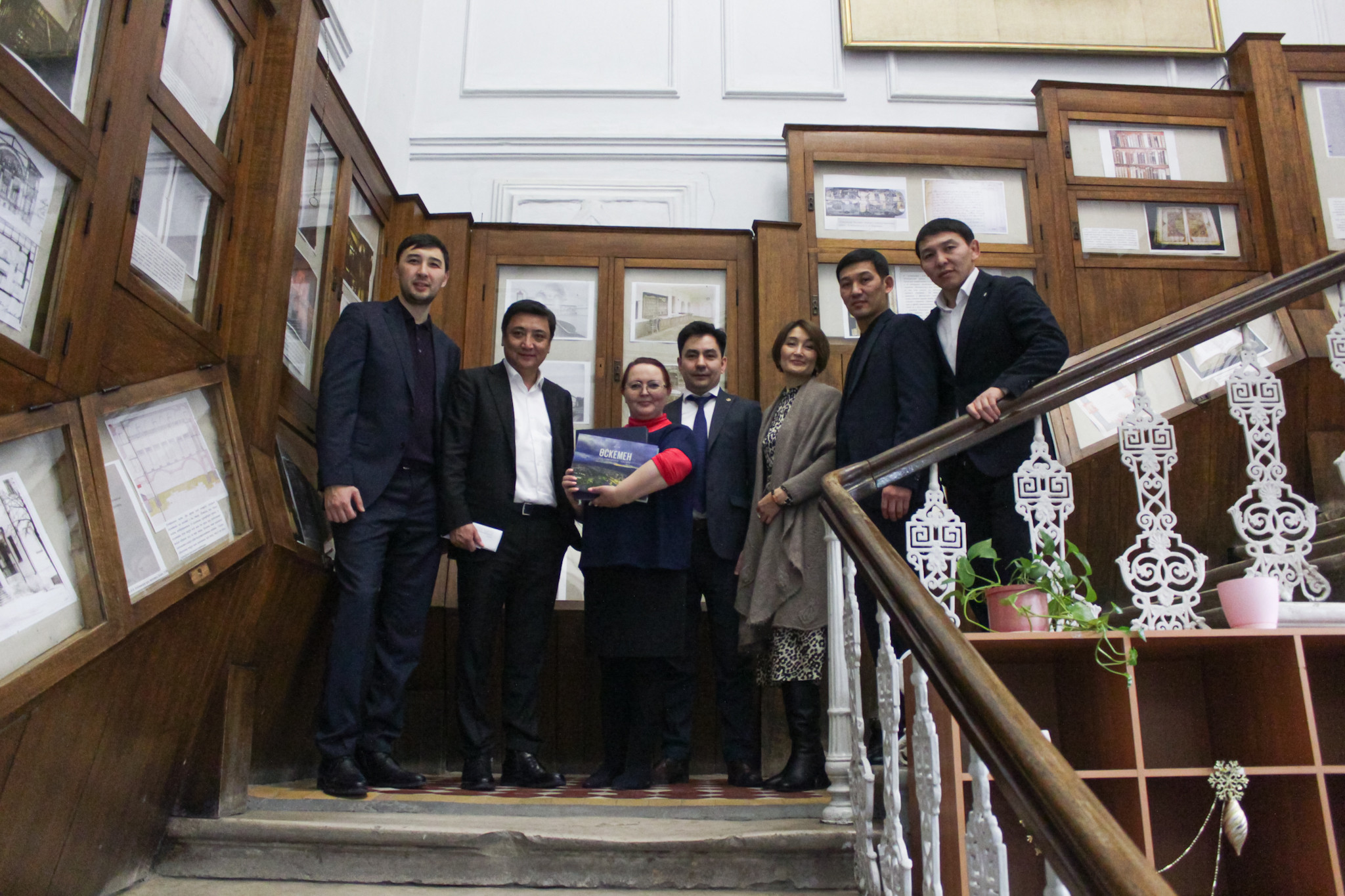 В КФУ представителям акимата Усть-Каменогорска показали казахские рукописи и старинные  книги