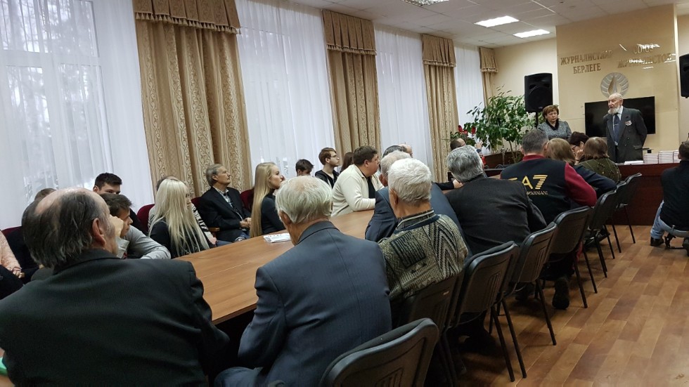 В Союзе журналистов республики прошла презентация автобиографической книги журналиста Александра Малова 'По маршрутам опалённой молодости' В Союзе журналистов республики прошла презентация автобиографической книги журналиста Александра Малова 'По маршрутам опалённой молодости'