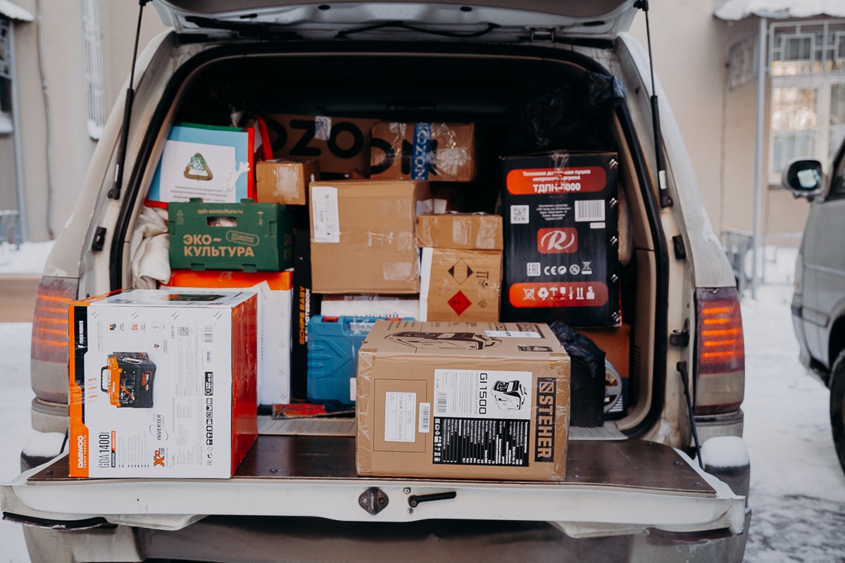 КФУ передал подарки для бойцов участникам гуманитарного автопробега 'Владивосток ? Луганск' КФУ передал подарки для бойцов участникам гуманитарного автопробега 'Владивосток ? Луганск'