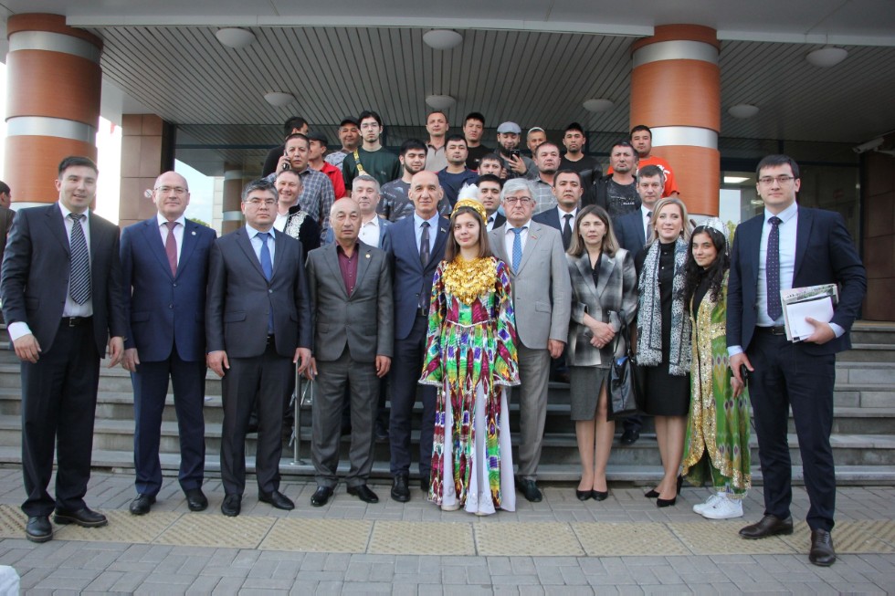 Иностранные студенты ИМО представили университет на Параде дружбы народов - 2022!