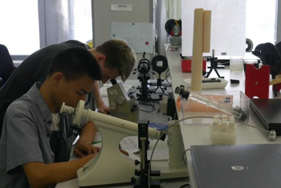 Practice in optics (laboratories �� 605, 705)