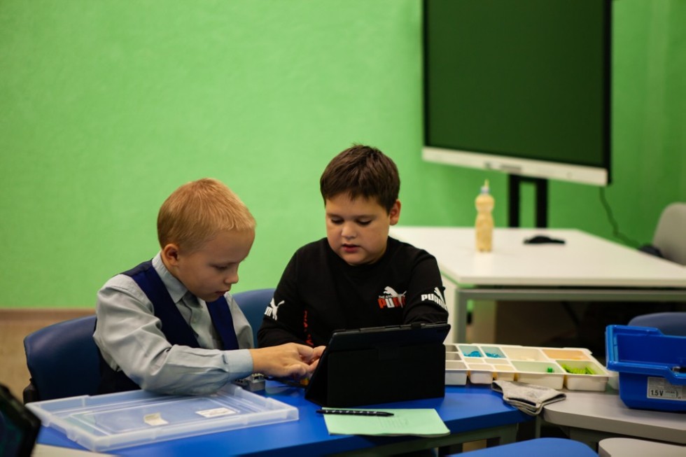 ����������