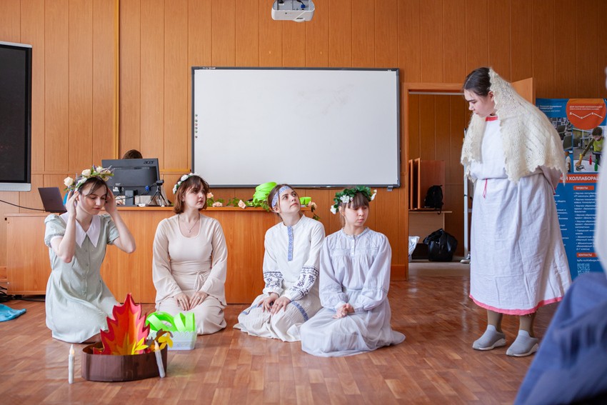 На празднике славянской письменности в Елабужском институте КФУ состоялся диалог культур На празднике славянской письменности в Елабужском институте КФУ состоялся диалог культур