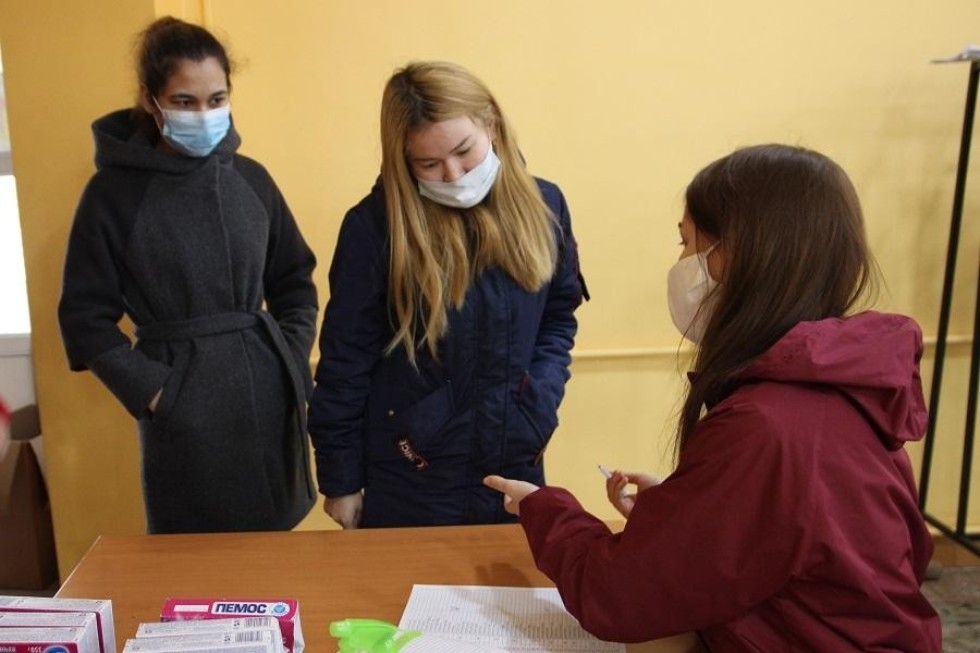 Студентам Елабужского института КФУ продолжается оказание необходимой помощи
