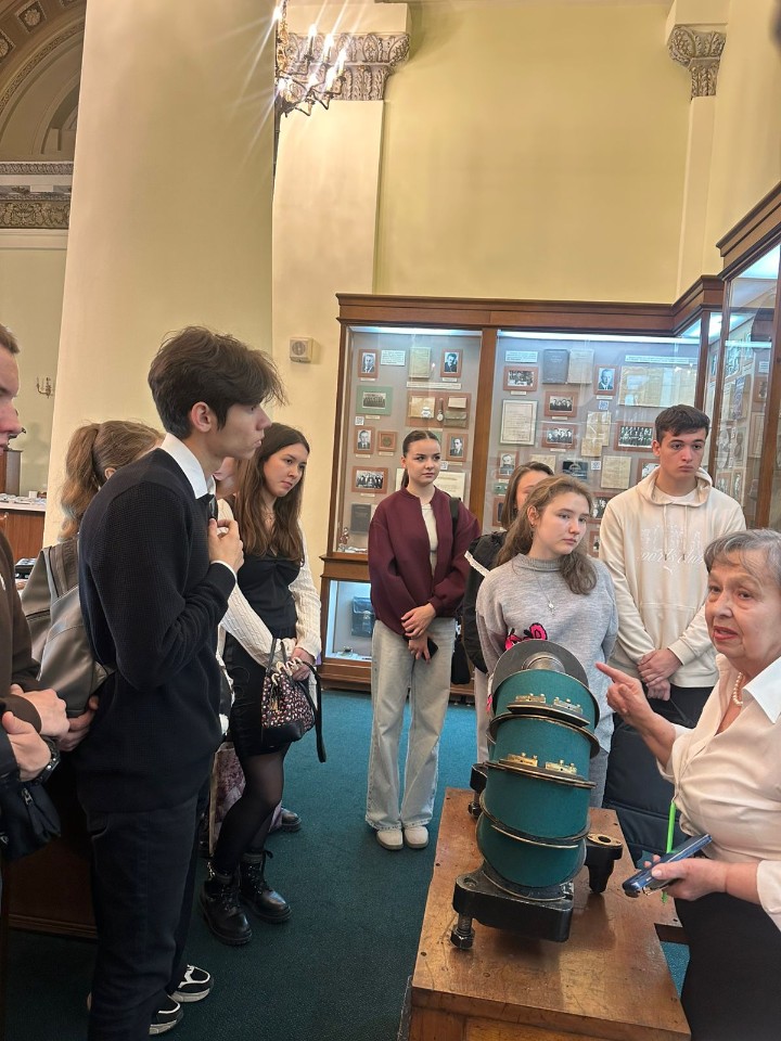 Кураторский час Кураторский час