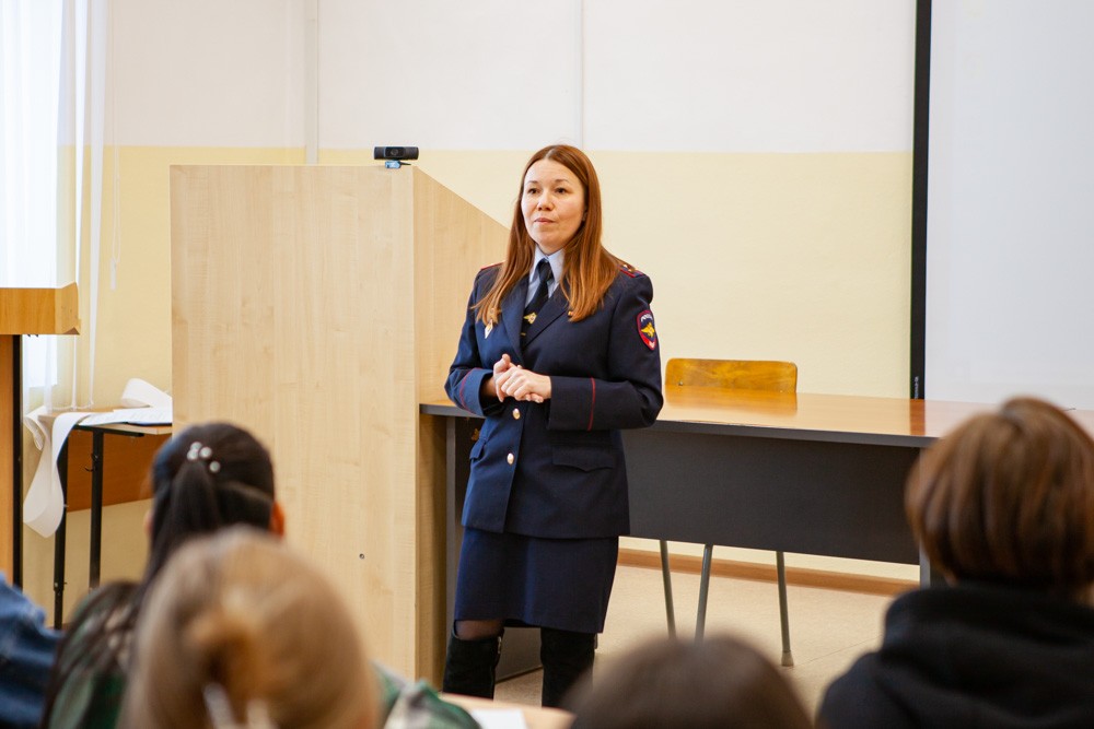В Елабужском институте КФУ прошла встреча с представителем МВД В Елабужском институте КФУ прошла встреча с представителем МВД