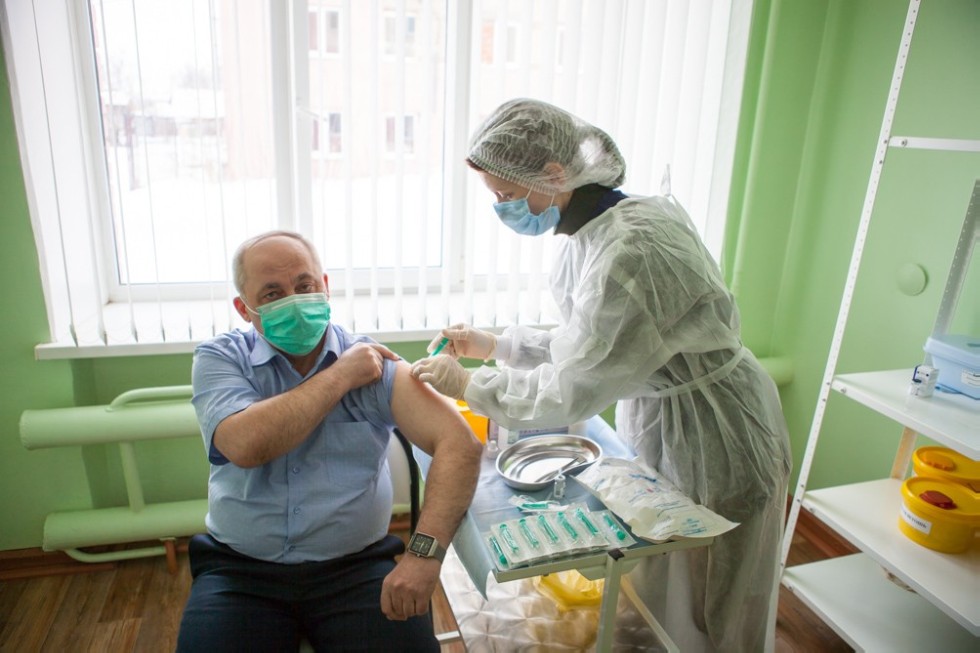 Вакцинация от коронавирусной инфекции прошла в Елабужском институте КФУ Вакцинация от коронавирусной инфекции прошла в Елабужском институте КФУ