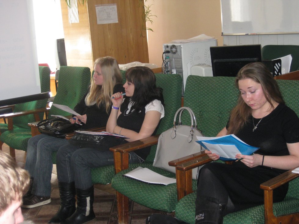 �?��ܧ������� �է�ܧݧѧ� 'Menschenrechte und Demokratie: zwei Seiten einer Medaille? (oder: Ist die Demokratie conditio sine qua non f��r die Erf��llung und Durchsetzung der Menschenrechte?)' (��֧ӧ�ѧݧ� 2010)